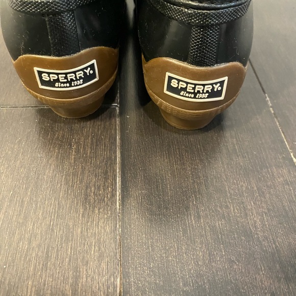 Sperry waterproof boots in black with brown rubber sole, Size: 6.5 - Picture 8 of 10